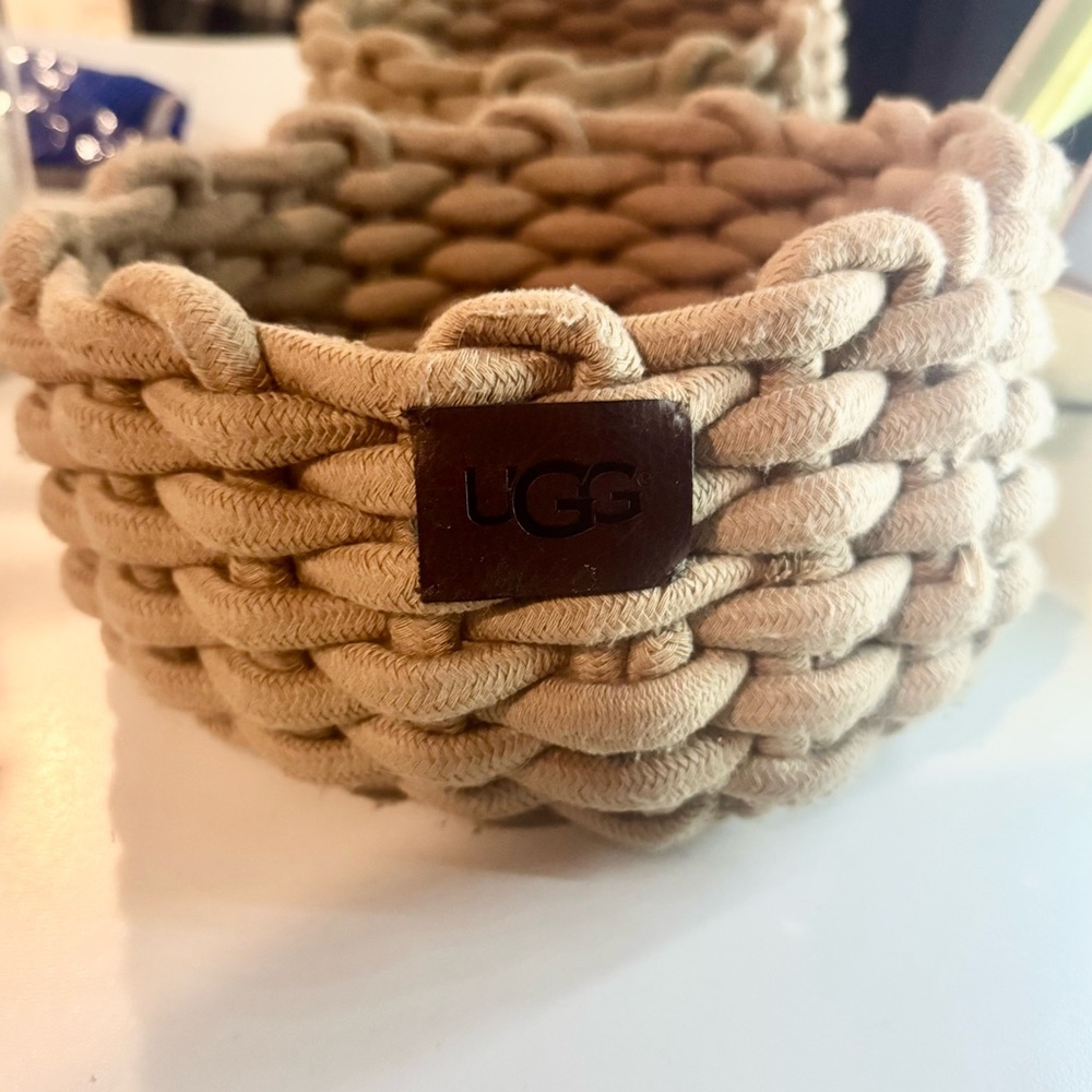 UGG BASKET